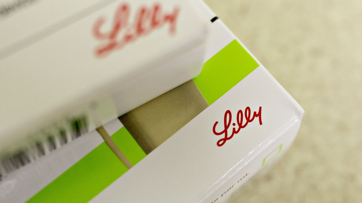 Mỹ lần đầu cho phép sử dụng khẩn cấp thuốc kháng thể COVID-19 - 1