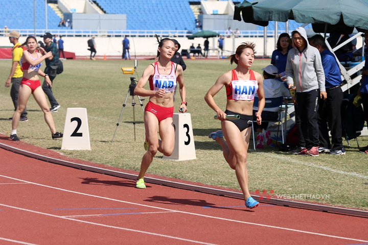 Nữ VĐV bị thụt chân xuống cống thoát nước sân Mỹ Đình sau khi thi đấu - 2