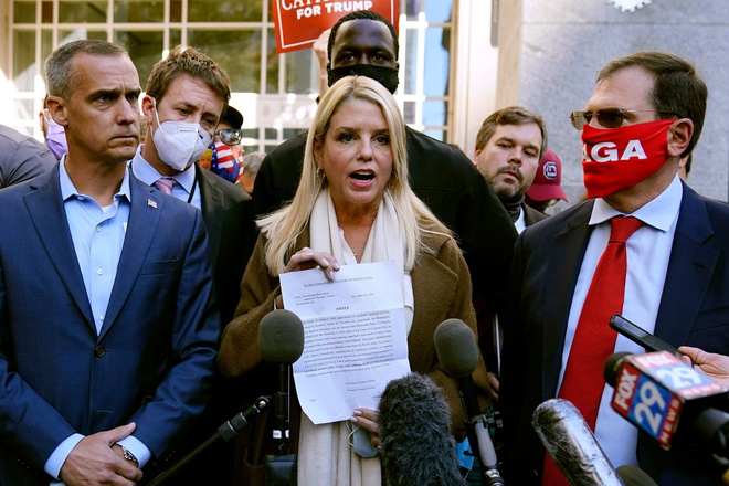 Phe ông Trump bắt đầu quá trình khởi kiện các bang chiến trường - 1