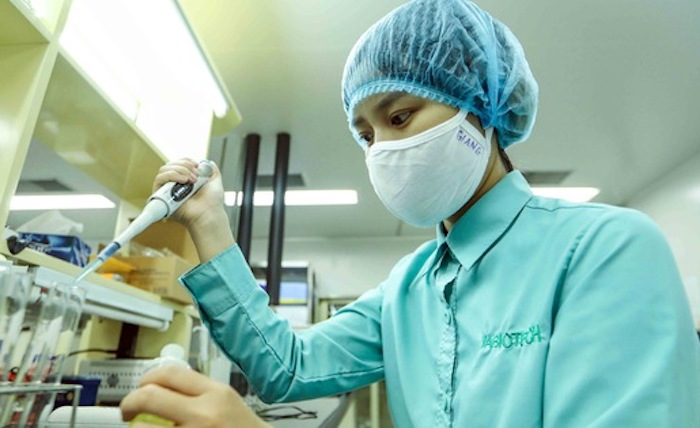 Thêm 10 ca mắc COVID-19 trở về từ Nga - 1