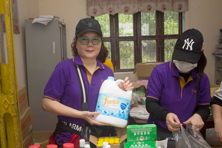 Miễn phí khám và tặng quà, tiền mặt hơn 500 triệu cho người dân Quảng Trị sau lũ - 9