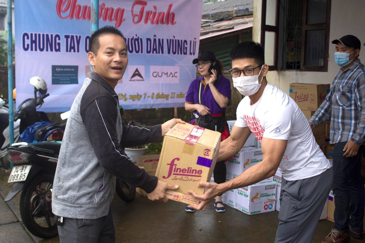 Miễn phí khám và tặng quà, tiền mặt hơn 500 triệu cho người dân Quảng Trị sau lũ - 8