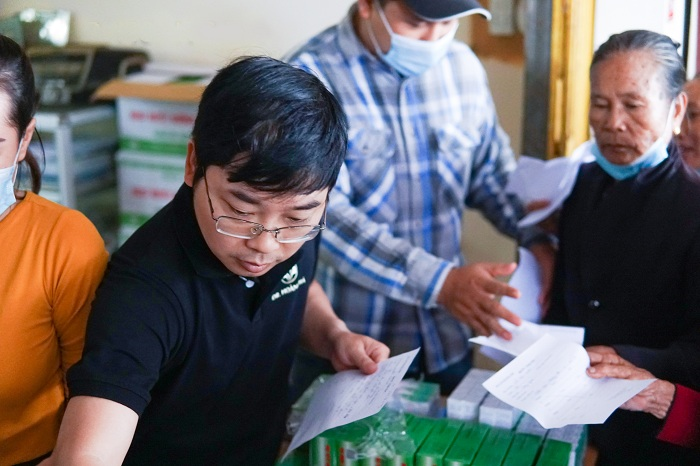 Miễn phí khám và tặng quà, tiền mặt hơn 500 triệu cho người dân Quảng Trị sau lũ - 6