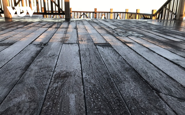 Vừa vào đông, đỉnh Fansipan đã xuất hiện băng giá - 1