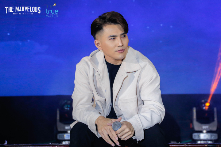 Tân sinh viên trường báo 'cháy' hết mình tại đại nhạc hội The Phenomenon - 5