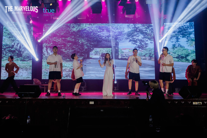 Tân sinh viên trường báo 'cháy' hết mình tại đại nhạc hội The Phenomenon - 3