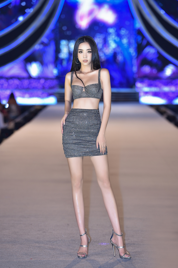 Hoa hậu Tiểu Vy cùng dàn mỹ nhân khoe sắc trên thảm đỏ Người đẹp Biển - Du lịch - 4