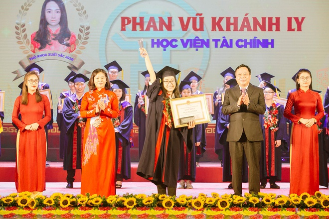 Nữ thủ khoa Học viện Tài chính tốt nghiệp điểm tuyệt đối - 1