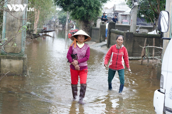 Ferroli, Rapido đồng hành VOV Live, VTC News trao 2000 suất quà cho miền Trung - 1