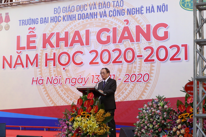 5.800 tân sinh viên tham dự Lễ khai giảng trường Đại học Kinh doanh Công nghệ - 3