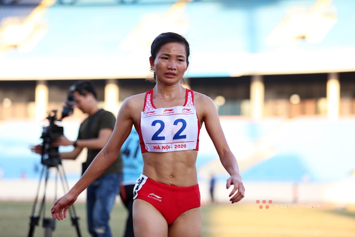 Nguyễn Thị Oanh vừa chạy vừa khóc, phá sâu kỷ lục quốc gia tồn tại 17 năm - 7