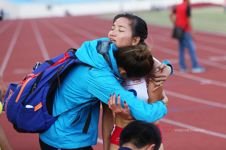 Nguyễn Thị Oanh vừa chạy vừa khóc, phá sâu kỷ lục quốc gia tồn tại 17 năm - 11