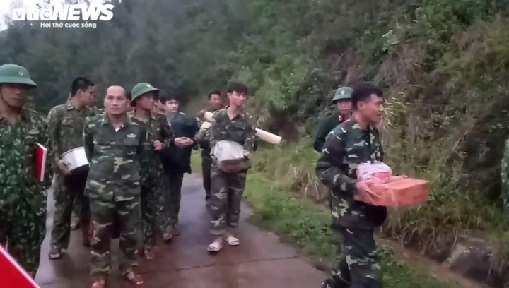 'Cuồng phong' Vamco áp sát đất liền: Quyết liệt sơ tán dân trước 21h đêm nay - 3