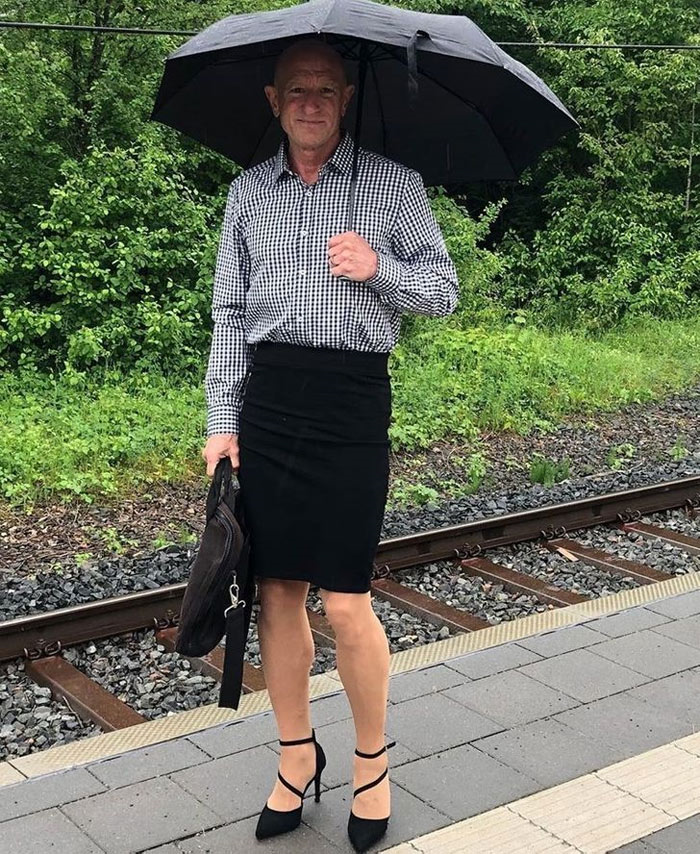 Ông bố 3 con khiến mọi người ngỡ ngàng khi đột ngột có ý thích mặc váy đi làm - 7