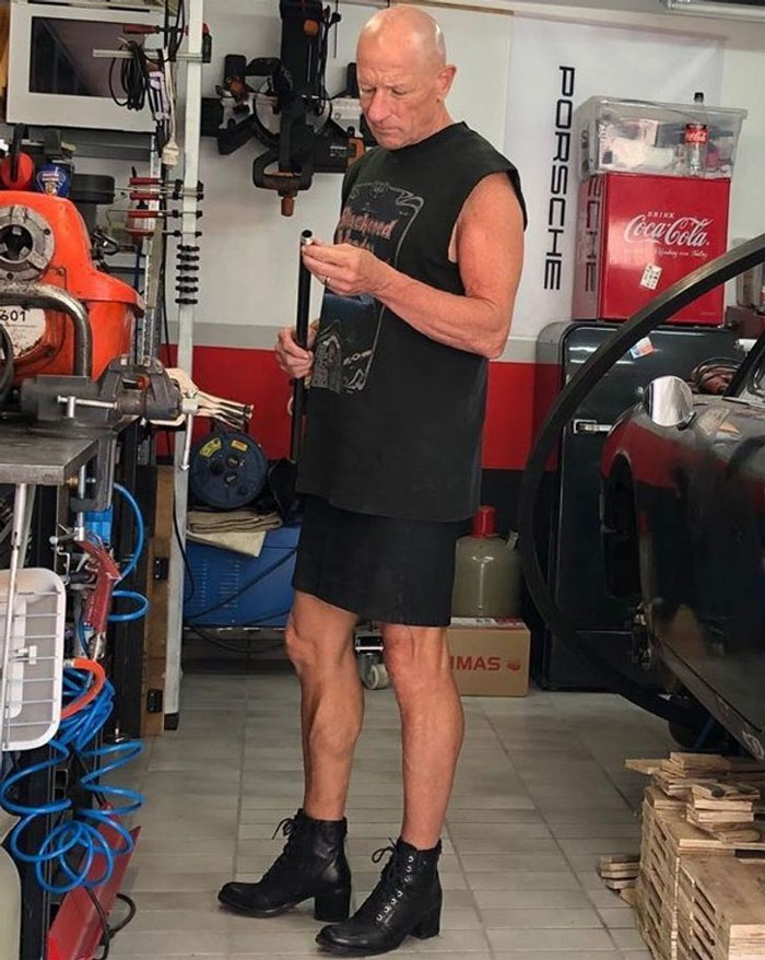 Ông bố 3 con khiến mọi người ngỡ ngàng khi đột ngột có ý thích mặc váy đi làm - 15