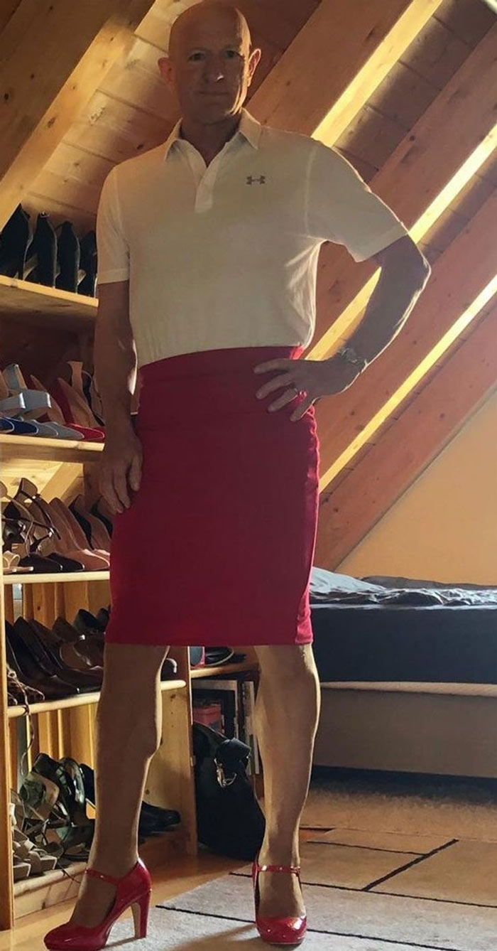 Ông bố 3 con khiến mọi người ngỡ ngàng khi đột ngột có ý thích mặc váy đi làm - 9