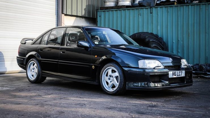 Những chiếc xe thể thao thập niên 90 đủ sức cho xe hiện đại 'hít khói' - 6