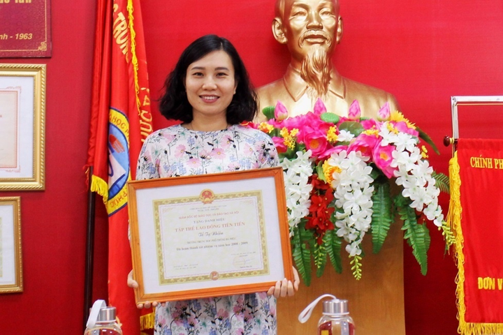 Cô giáo dạy Hóa với những 'chiêu thức' làm rung động trái tim học trò - 1