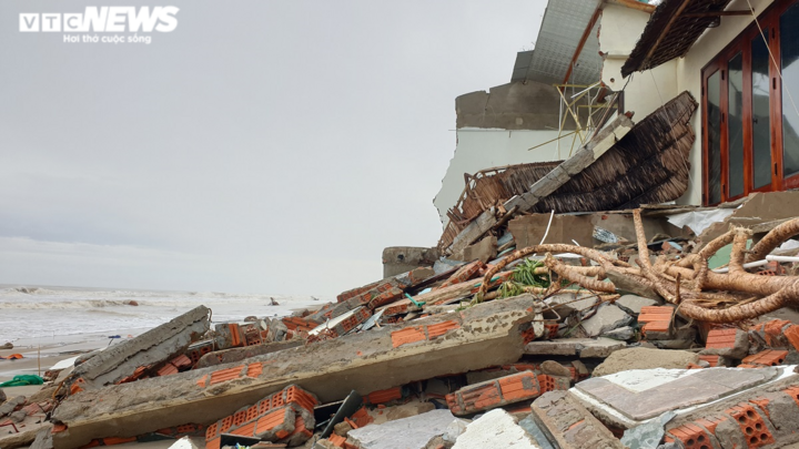 Ảnh: Tan hoang cảnh sóng 'nuốt chửng' dãy nhà ven biển Hội An - 6