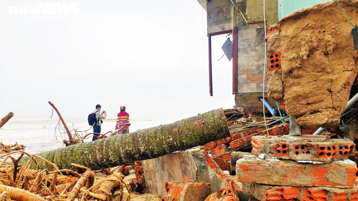 Ảnh: Tan hoang cảnh sóng 'nuốt chửng' dãy nhà ven biển Hội An - 3
