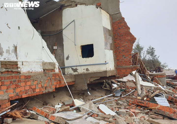 Ảnh: Tan hoang cảnh sóng 'nuốt chửng' dãy nhà ven biển Hội An - 8