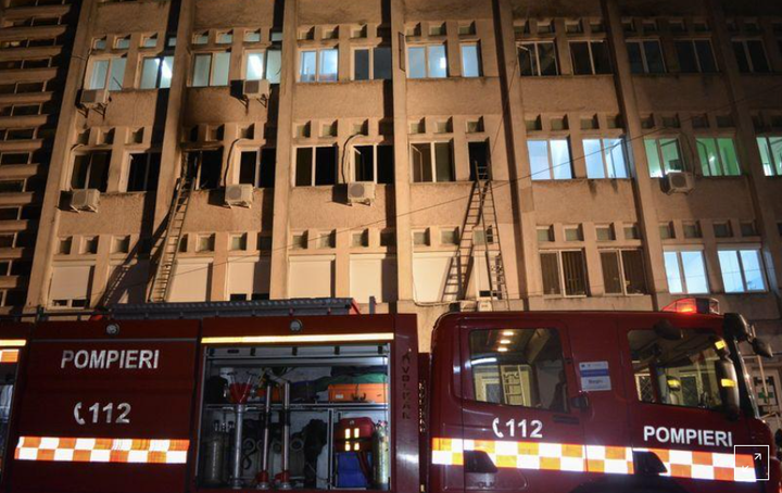 10 người chết trong hỏa hoạn ở bệnh viện COVID-19 tại Romania - 1