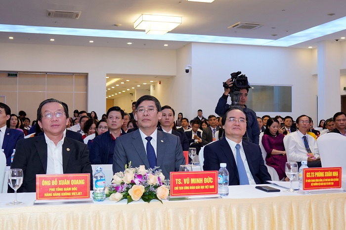 Vietjet tặng vé bay khắp Việt Nam cho các thầy cô giáo tiêu biểu - 2