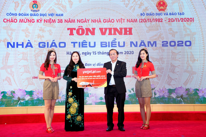 Vietjet tặng vé bay khắp Việt Nam cho các thầy cô giáo tiêu biểu - 3