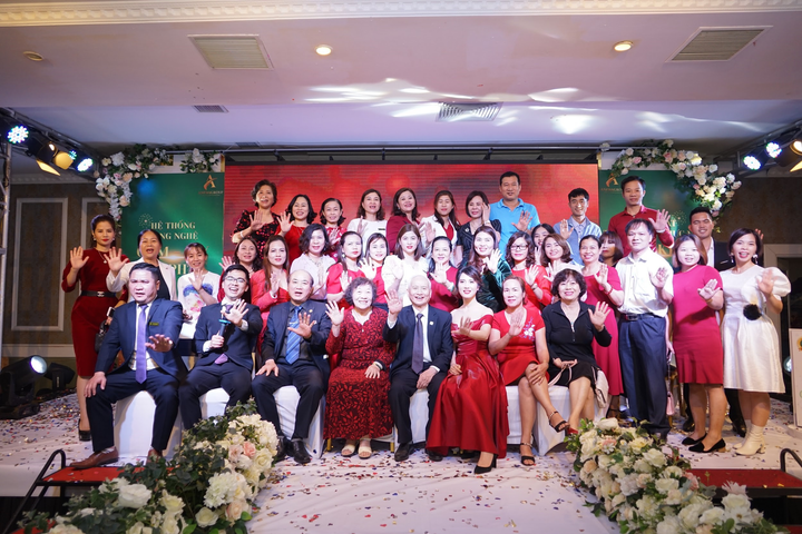 Nghệ sĩ Quang Tèo xuất hiện tại chương trình ra mắt sản phẩm của Anphagroup - 4