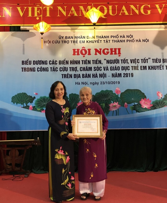 Bà giáo già 22 năm mở lớp học tình thương, dạy miễn phí cho trẻ khuyết tật - 3