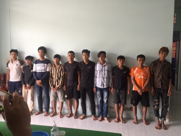14 người kéo đến trụ sở đánh công an thương tích - 1