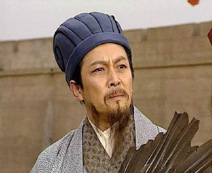 'Gia Cát Lượng' ấn tượng nhất màn ảnh: Vừa đệ đơn ly hôn, vợ liền tìm cái chết - 4