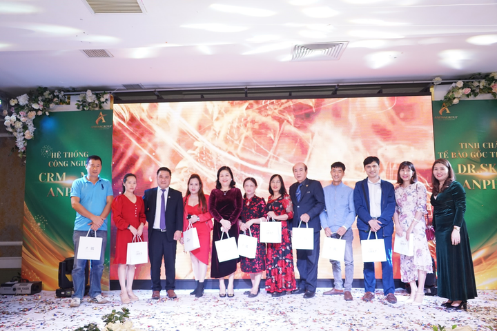 Nghệ sĩ Quang Tèo xuất hiện tại chương trình ra mắt sản phẩm của Anphagroup - 3