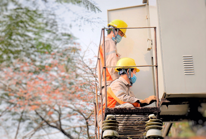 Ngành điện miền Bắc khắc phục thiệt hại thiên tai, đảm bảo sản xuất kinh doanh - 4