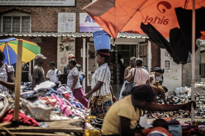 Zambia, quốc gia đầu tiên tuyên bố vỡ nợ vì COVID-19 - 1