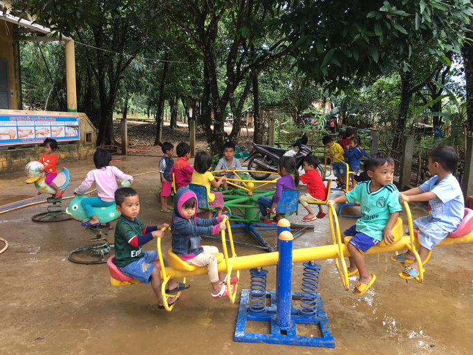 Tiếng ê a đọc bài trong ngôi trường từng bị lũ bùn vùi lấp ở Quảng Trị - 1