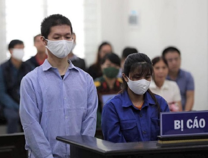 Sáng nay xét xử gã cha dượng và mẹ đẻ bạo hành bé gái 3 tuổi đến chết - 1