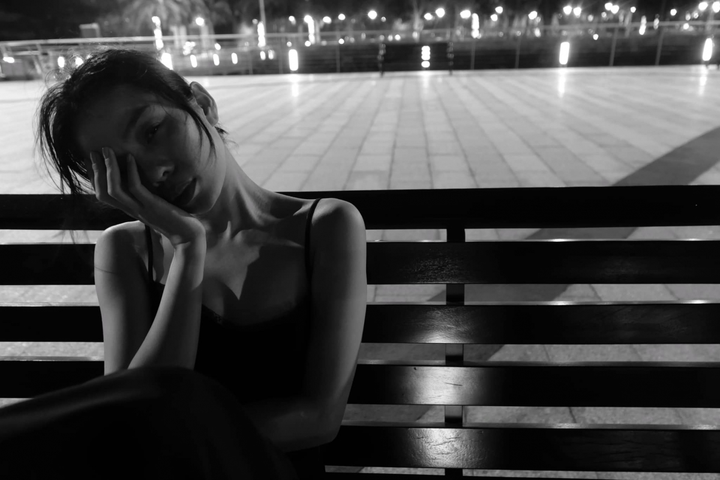 Lệ Quyên đăng ảnh tiều tụy, chia sẻ: 'Em chỉ là người đàn bà yếu đuối' - 1