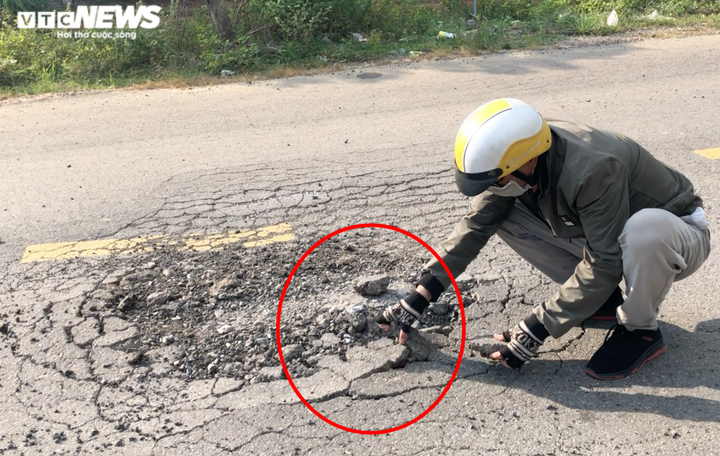 Ảnh: Xe chở cát vài chục tấn vô tư chạy trên đường cho xe 8 tấn ở Bình Dương - 11