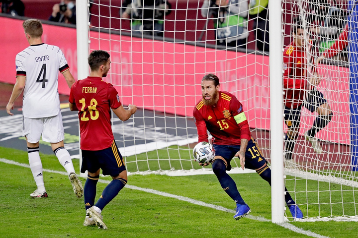 Tây Ban Nha loại Đức khỏi Nations League bằng chiến thắng 6-0 - 8