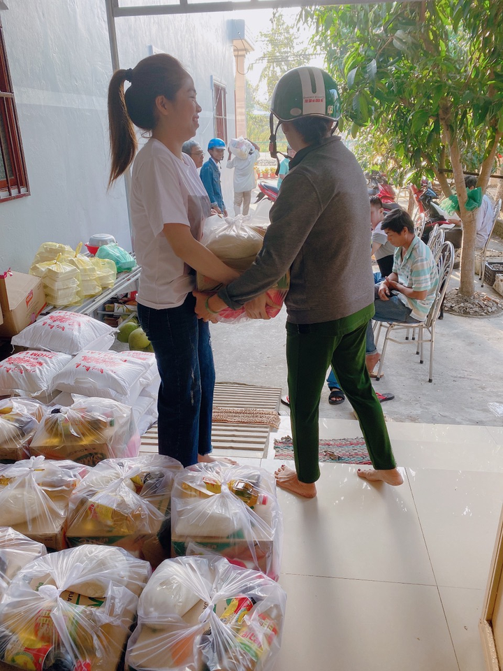 Khánh Linh: 'Tôi đến với từ thiện bằng cái tâm và sự đồng cảm' - 3