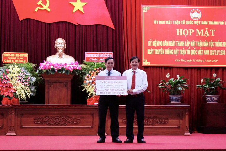 Agribank ủng hộ Quỹ 'Vì người nghèo' thành phố Cần Thơ 500 triệu đồng - 1