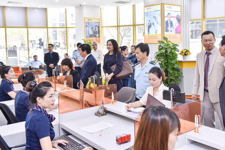 SHB tiếp tục phối hợp với Kho bạc Nhà nước tiến hành thu ngân sách Nhà nước - 1