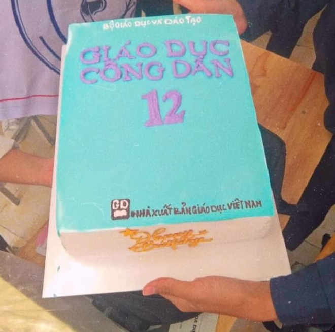 Cười ngất với loạt bánh kem mừng ngày 20/11 'muôn hình vạn trạng' của học trò - 10