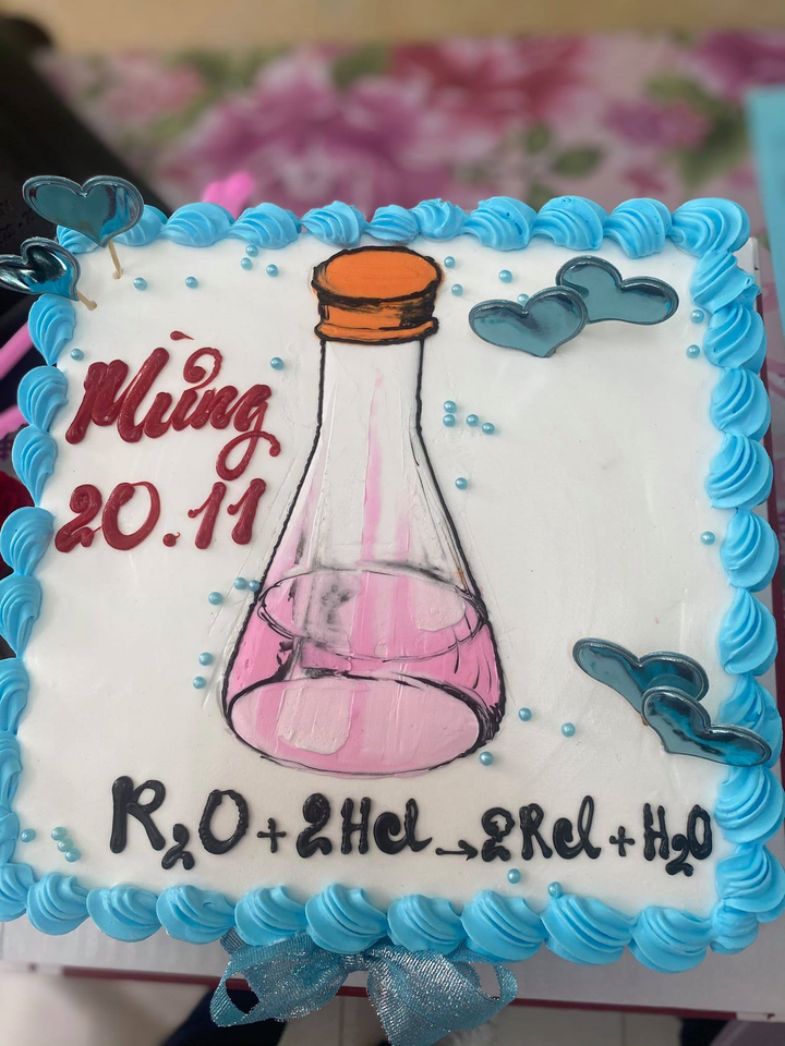 Cười ngất với loạt bánh kem mừng ngày 20/11 'muôn hình vạn trạng' của học trò - 8