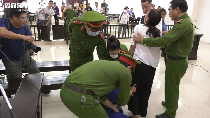 Kẻ bạo hành con gái 3 tuổi đến chết quỳ lạy xin lỗi: 'Mẹ ơi, con biết sai rồi' - 8