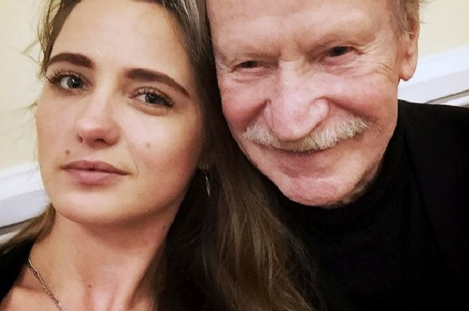 Vì sao phụ nữ nên lấy chồng già? - 1