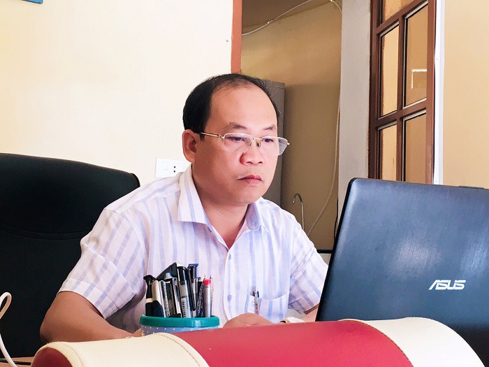 Thầy giáo 34 năm gieo chữ giữa đại ngàn, chăm lo học sinh từng miếng ăn giấc ngủ - 1