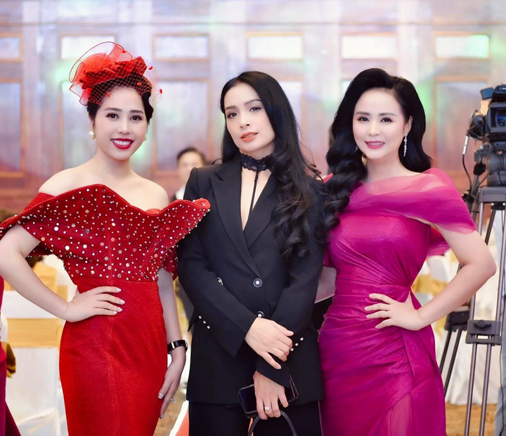 Nữ hoàng Bùi Thanh Hương cùng dàn sao trong lễ ra mắt thương hiệu Ruby Queen - 4