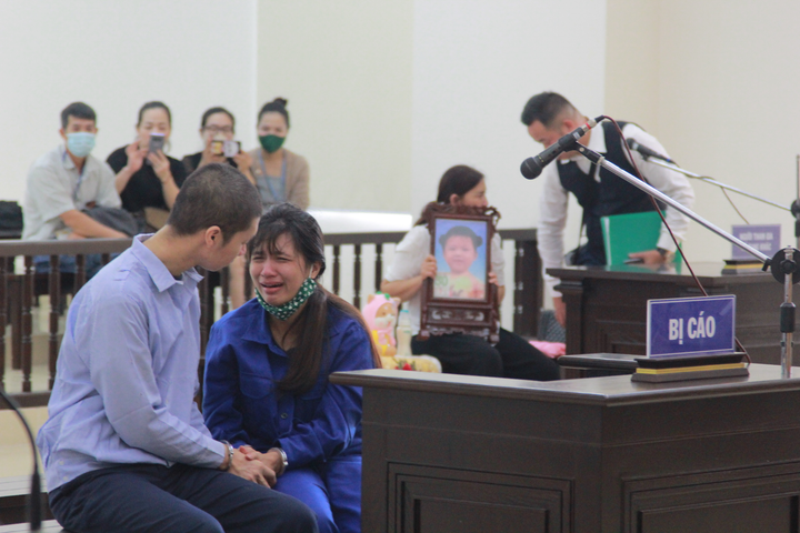 Kẻ bạo hành con gái 3 tuổi đến chết quỳ lạy xin lỗi: 'Mẹ ơi, con biết sai rồi' - 2